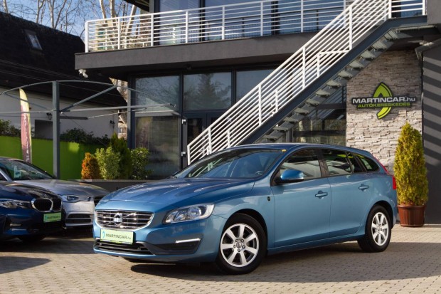 Volvo V60 1.6 D [D2] Momentum Business Power Bl...